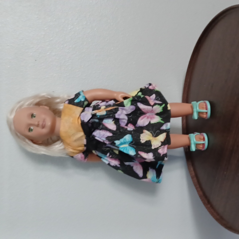 Clothes and shoes for an American girl doll - Picture 3 of 5